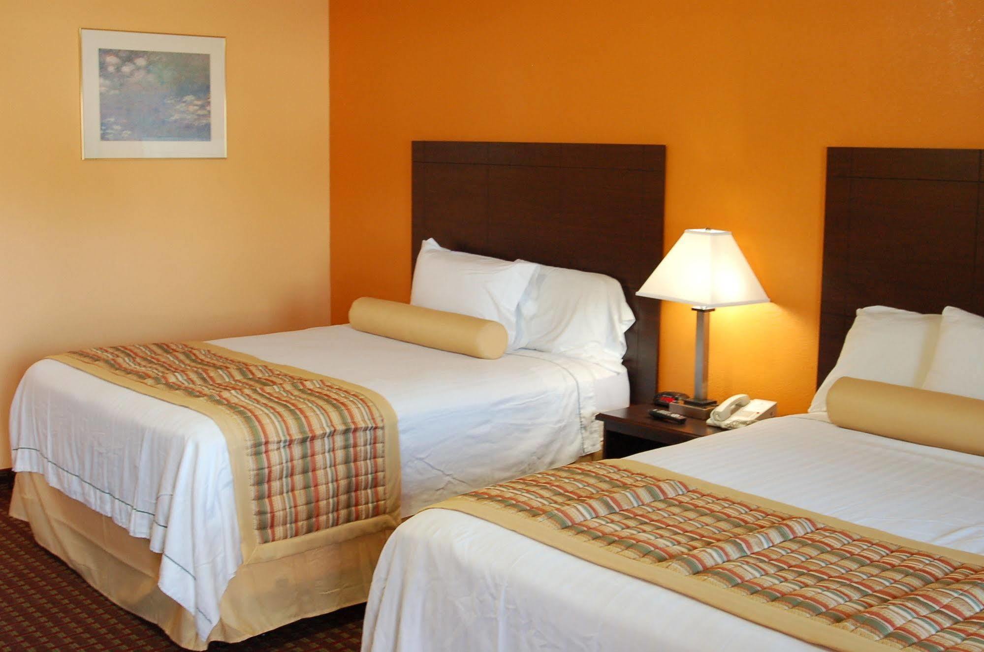 Blue Sky Glens Falls-saratoga-lake George Motel *