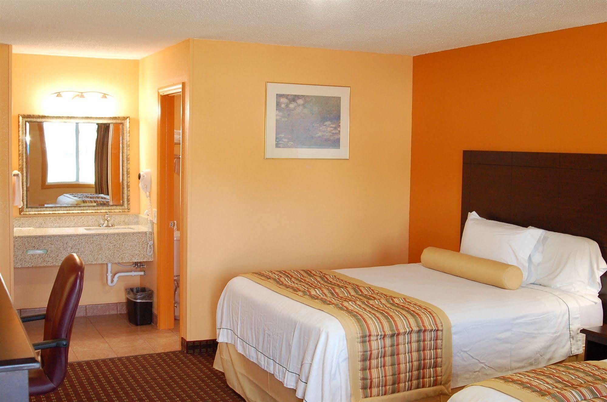 Blue Sky Glens Falls-saratoga-lake George Motel *